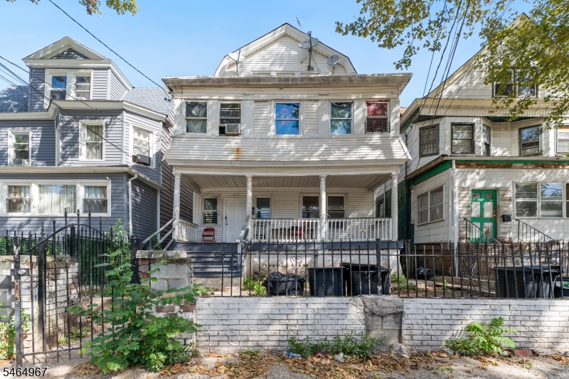 455 4TH Avenue Newark NJ 07107