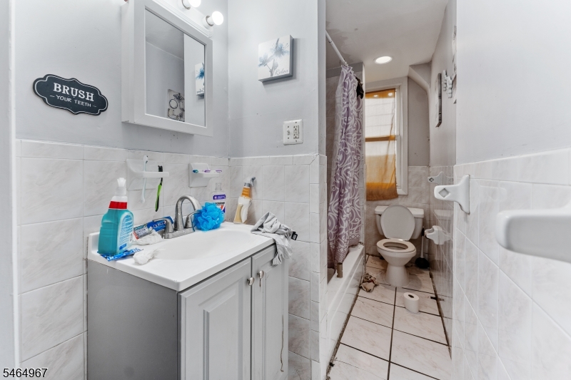 455 4TH Avenue Newark NJ 07107
