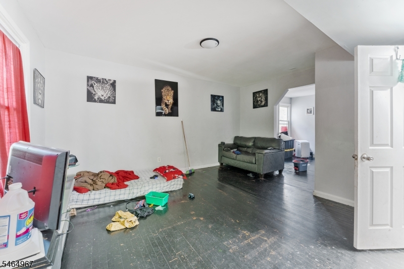 455 4TH Avenue Newark NJ 07107