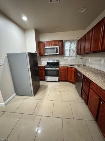 467 Hawthorne Avenue Newark NJ 07112