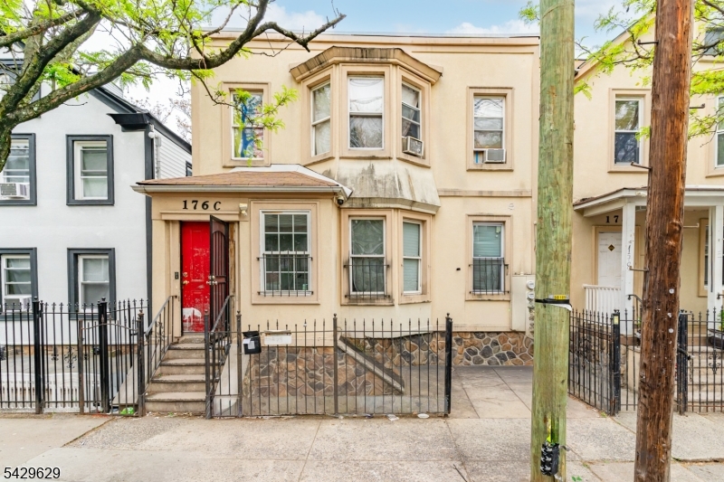 176 Parker Street Newark NJ 07104