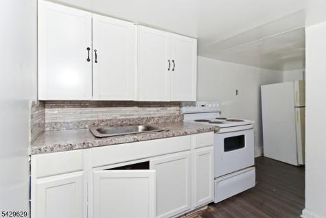 176 Parker Street Newark NJ 07104