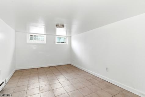 176 Parker Street Newark NJ 07104