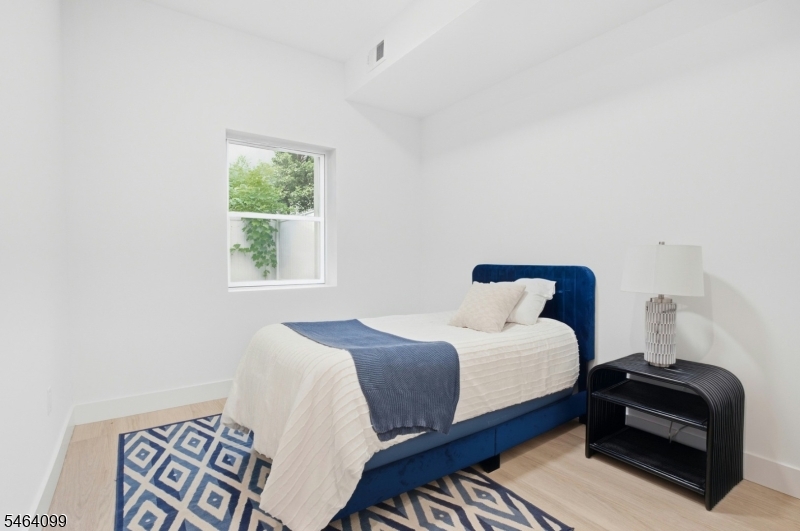 647 S 10th Street Newark NJ 07108