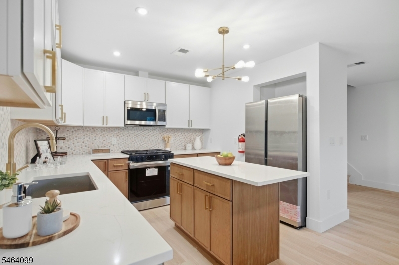 647 S 10th Street Newark NJ 07108
