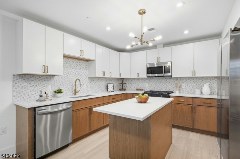 647 S 10th Street Newark NJ 07108