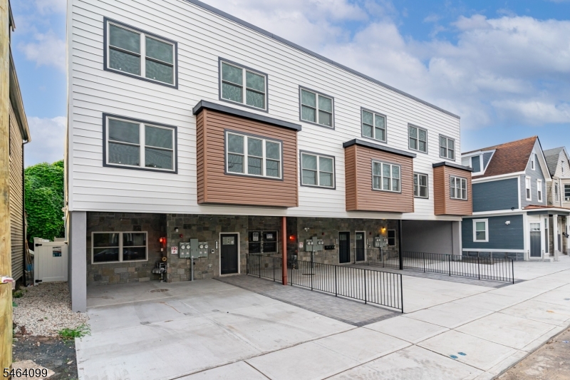 647 S 10th Street Newark NJ 07108