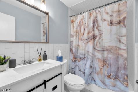 424 Bartlett Street Roselle NJ 07203