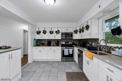 424 Bartlett Street Roselle NJ 07203