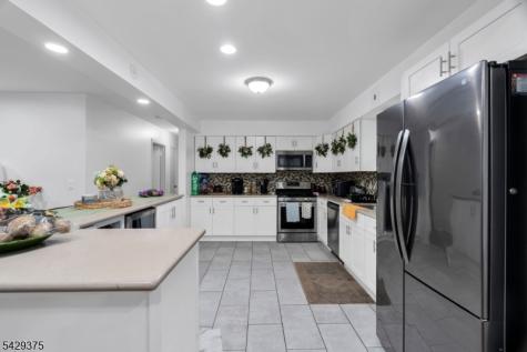 424 Bartlett Street Roselle NJ 07203