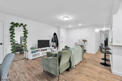 424 Bartlett Street Roselle NJ 07203