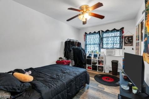 424 Bartlett Street Roselle NJ 07203