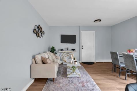 424 Bartlett Street Roselle NJ 07203