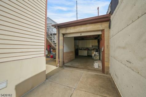 172 Chestnut Street Newark NJ 07105