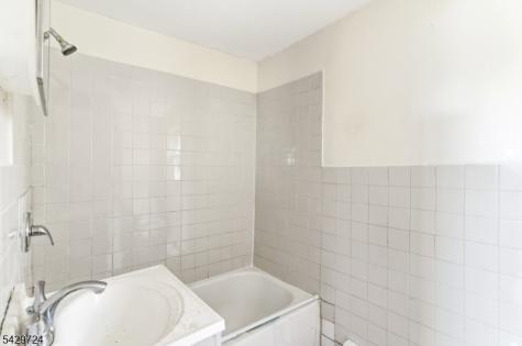 11 Sunset Avenue Newark NJ 07106