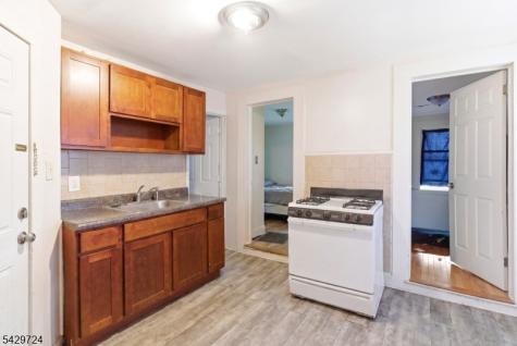 11 Sunset Avenue Newark NJ 07106