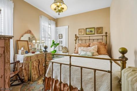 194 Hillside Avenue Glen Ridge Boro NJ 07028