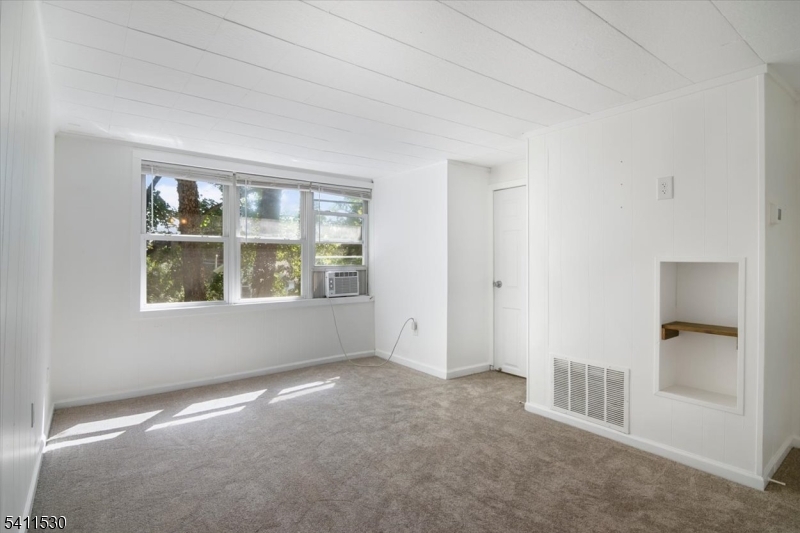 9 Diller Avenue Newton NJ 07860