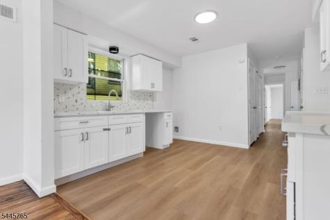 328 Hawthorne Avenue Newark NJ 07112