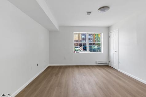 328 Hawthorne Avenue Newark NJ 07112