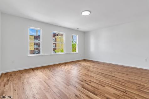 328 Hawthorne Avenue Newark NJ 07112