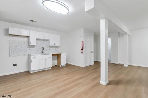 328 Hawthorne Avenue Newark NJ 07112