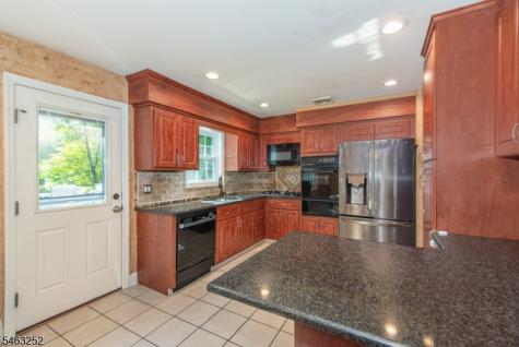 33 Lakeside Avenue Bloomingdale NJ 07403