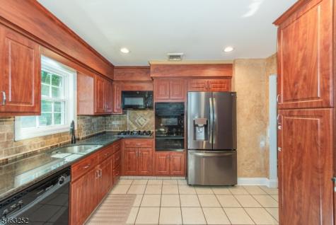 33 Lakeside Avenue Bloomingdale NJ 07403
