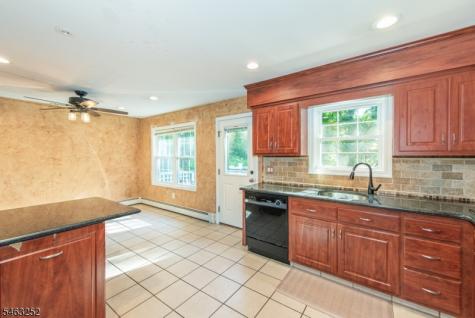 33 Lakeside Avenue Bloomingdale NJ 07403