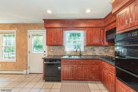 33 Lakeside Avenue Bloomingdale NJ 07403