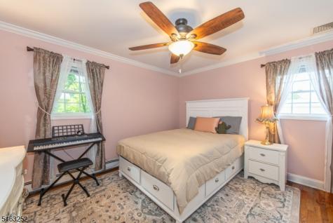 33 Lakeside Avenue Bloomingdale NJ 07403