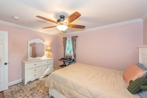 33 Lakeside Avenue Bloomingdale NJ 07403