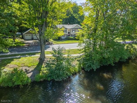 33 Lakeside Avenue Bloomingdale NJ 07403