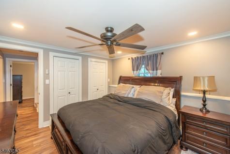 33 Lakeside Avenue Bloomingdale NJ 07403