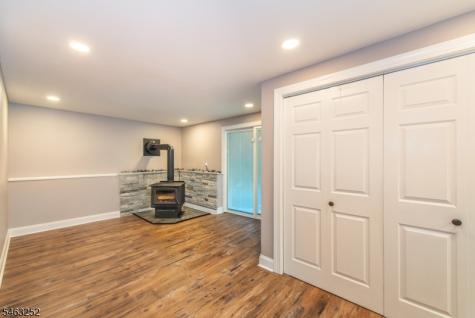 33 Lakeside Avenue Bloomingdale NJ 07403