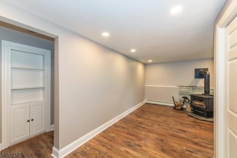 33 Lakeside Avenue Bloomingdale NJ 07403