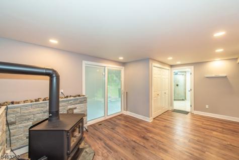 33 Lakeside Avenue Bloomingdale NJ 07403