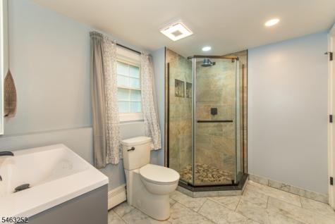 33 Lakeside Avenue Bloomingdale NJ 07403