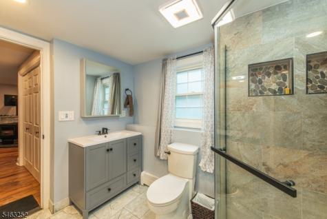 33 Lakeside Avenue Bloomingdale NJ 07403