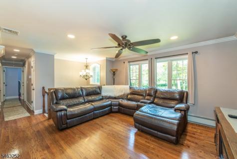 33 Lakeside Avenue Bloomingdale NJ 07403