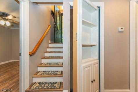 33 Lakeside Avenue Bloomingdale NJ 07403