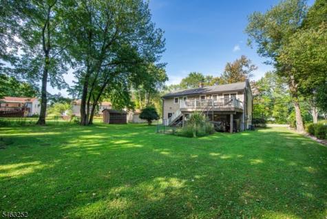 33 Lakeside Avenue Bloomingdale NJ 07403
