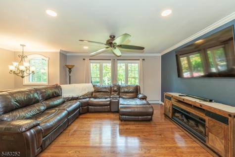 33 Lakeside Avenue Bloomingdale NJ 07403