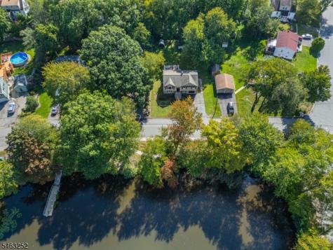 33 Lakeside Avenue Bloomingdale NJ 07403