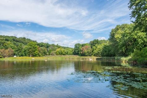 33 Lakeside Avenue Bloomingdale NJ 07403
