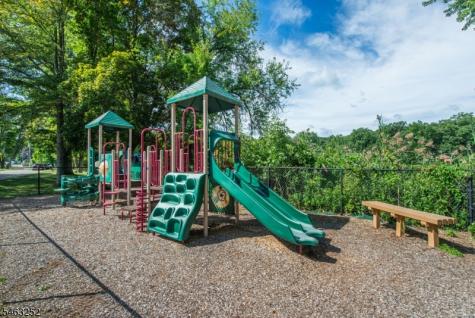 33 Lakeside Avenue Bloomingdale NJ 07403