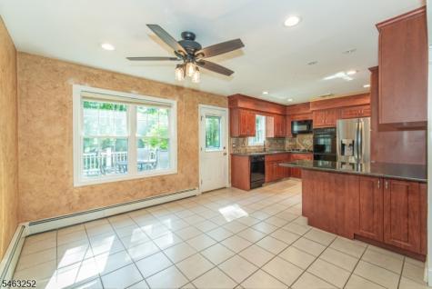 33 Lakeside Avenue Bloomingdale NJ 07403