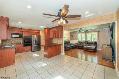33 Lakeside Avenue Bloomingdale NJ 07403