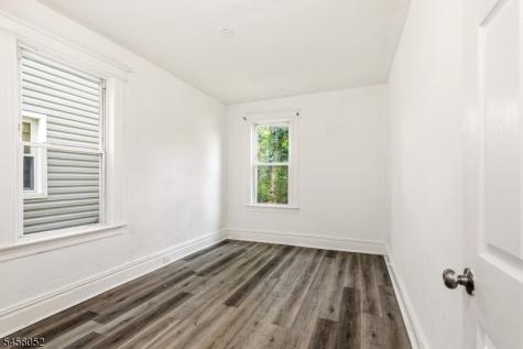 176 Hollywood Avenue East Orange NJ 07018