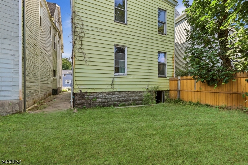 176 Hollywood Avenue East Orange NJ 07018